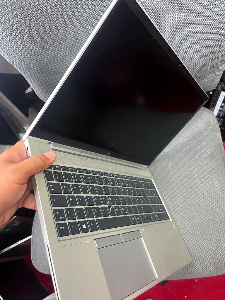 Sleek HP Laptop - High Performance  Style63257122129283112