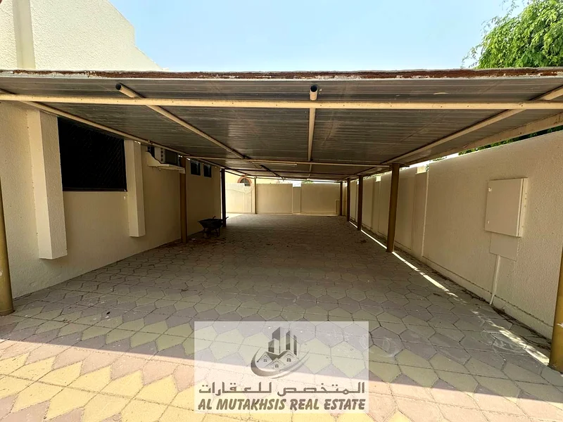 For sale a 5-room corner house in Al Yash directly behind the mosque with an area of 12,000 sqft63205836920963111