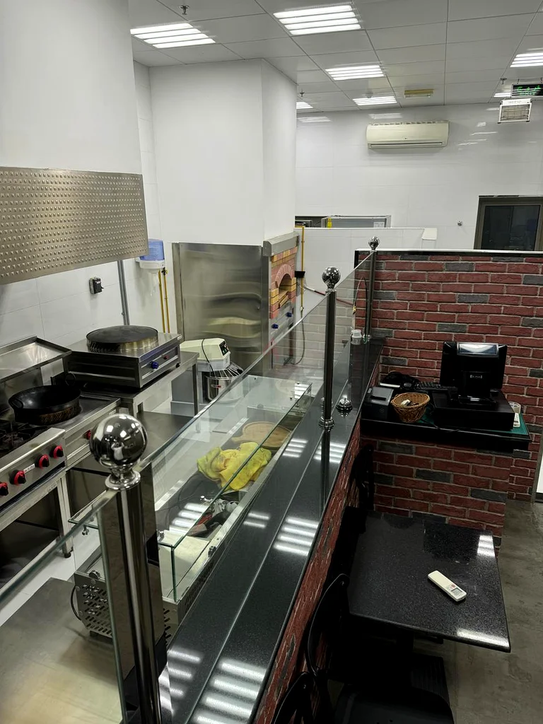Restaurant and mobile food truck project ready for sale – Abu Dhabi – complete equipment and two licenses63258655676290113