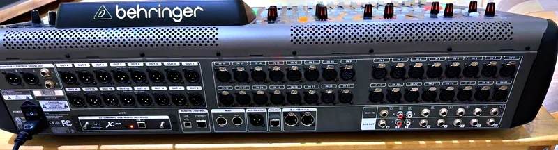 Behringer Mixing Console X3263229680282755114