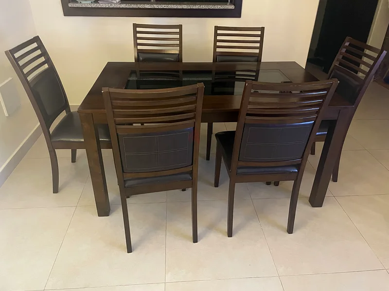 طاولة طعام خشبية أنيقة مع مجموعة من 6 كراسي63218813678595113