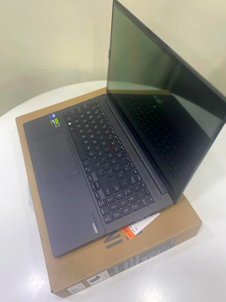 Asus VivoBook Pro 1563255525630978111