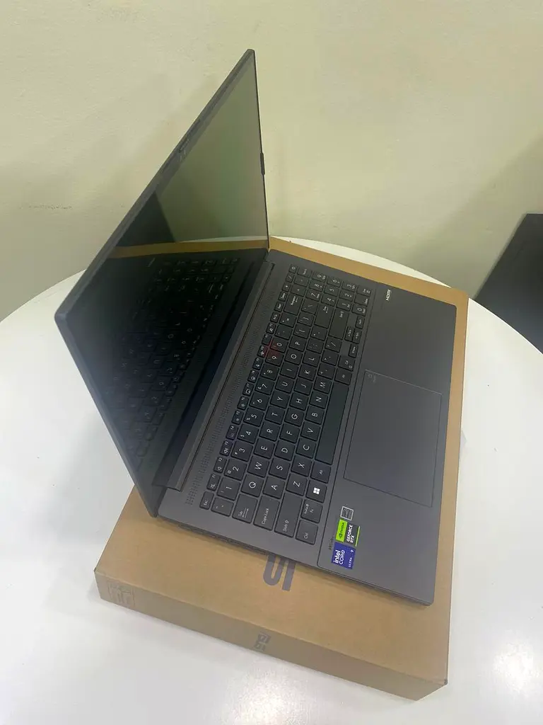 Asus VivoBook Pro 1563255525630978112