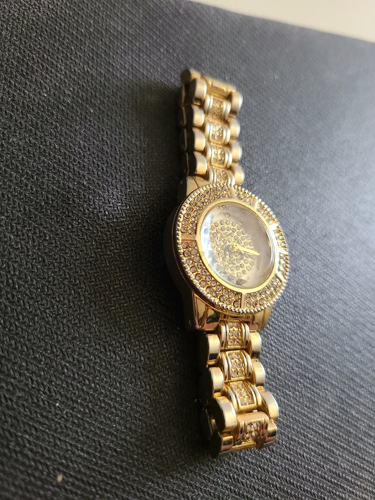 Elegant Gold Bracelet Watch with Crystals, 3JAM632421716213771123