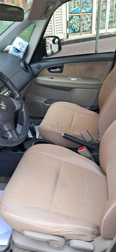 نظيفة، مرتبة، سيارة تم الحفاظ عليها جيدًا63134497913089114