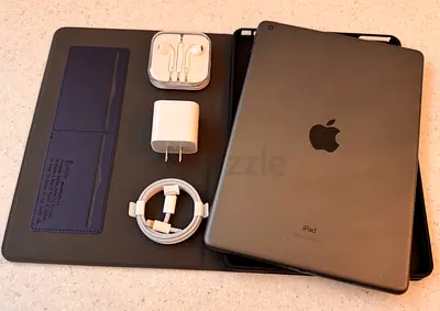 iPad 7th Generation,128GB,WiFi,Space Grey with Leather Case,Screen Guard,EarPods and 20W Charger