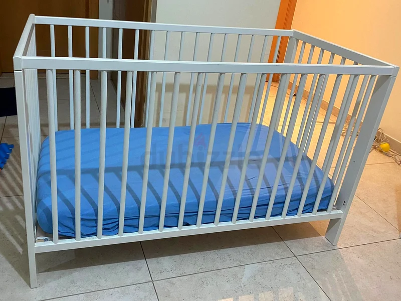IKEA Charming White Crib for Sale - Perfect for Your Babys Nursery!63230707763715111