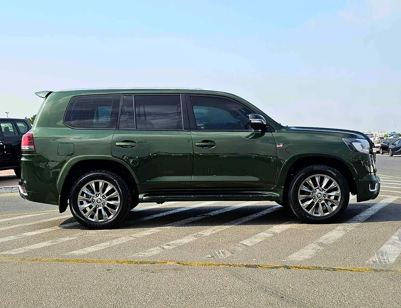 LANDCRUISER GR SPORT/V8 4.6L/2022 SHAPE/ BODY KIT/ FULL OPTION/ SPECIAL  COLOR/ EXPORT ONLY/LOT#603063140189868291111