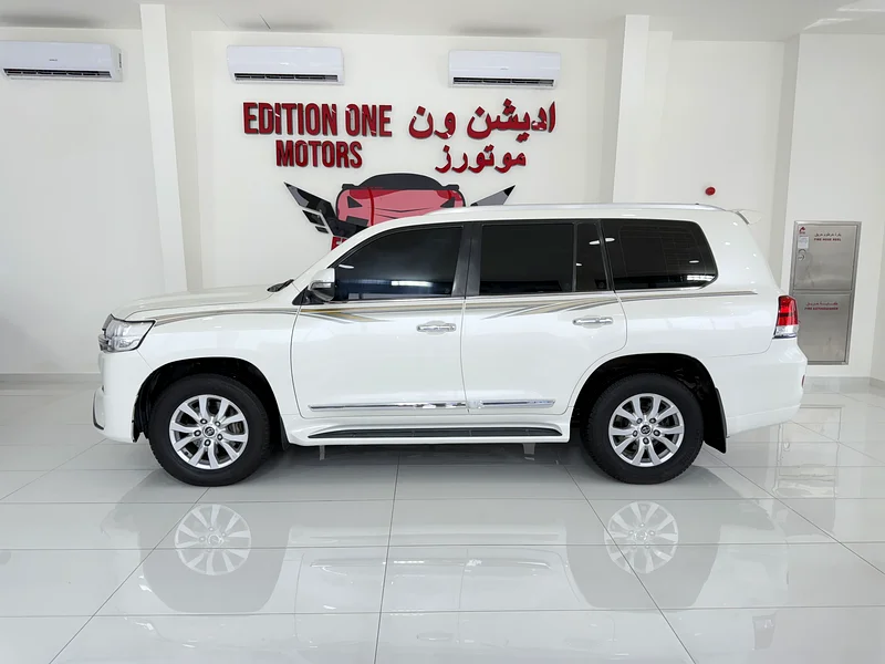Toyota Land Cruiser VXR 5.763140687753345114
