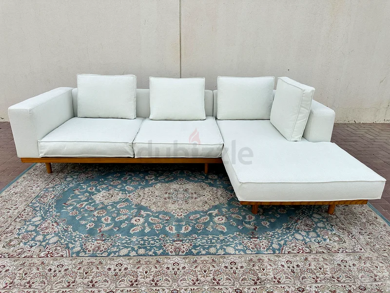 أريكة قسمية من ويست إلم نيو بورت، مملوءة بالريش63179393872257111