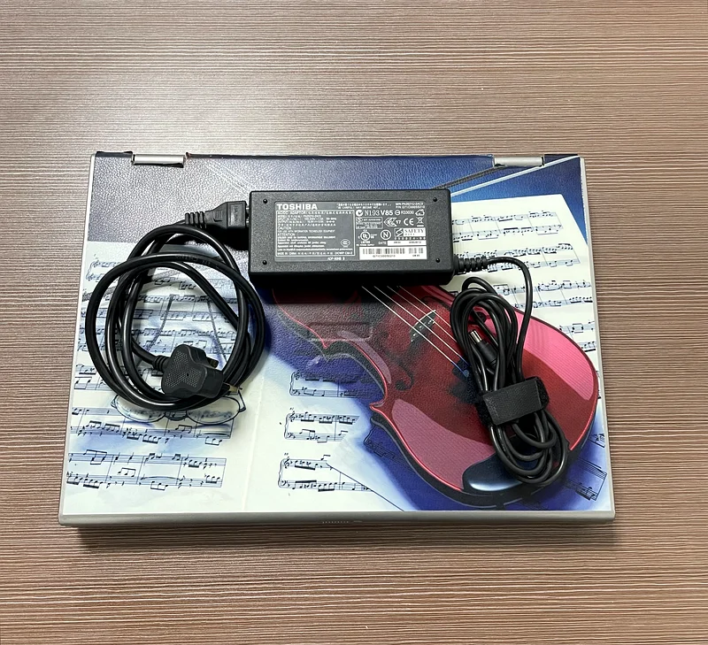 Old laptop, working and clean, with original charger and an additional working charger632581474854411115