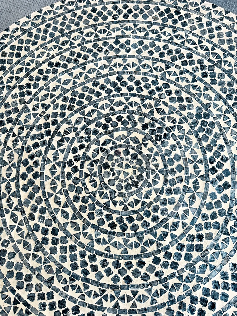 طاولة قهوة فريدة للبيع63185230752258112