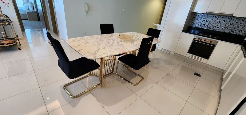 Stylish Modern Dining Table with Elegant Chairs63186759932163112