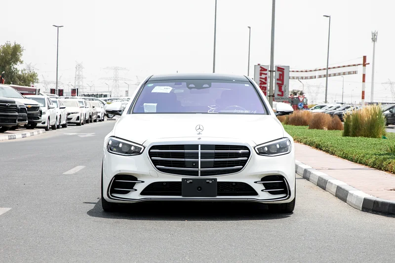 مرسيدس بنز S500L 2021 - أبيض | 60,000 كم فقط | الفخامة والقوة والراحة مجتمعة63233103090179111
