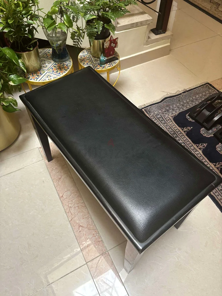 An Earl Windsor upright piano63205354776706114