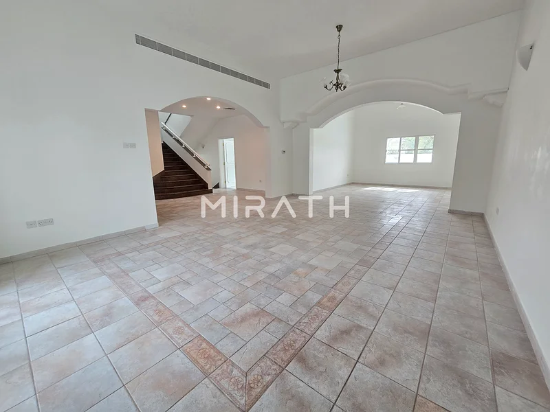 Spacious Independent Villa | 4BR + Private Green63165230198787113