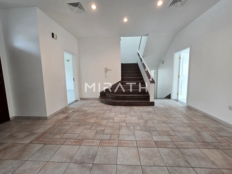 Spacious Independent Villa | 4BR + Private Green63165230198787114