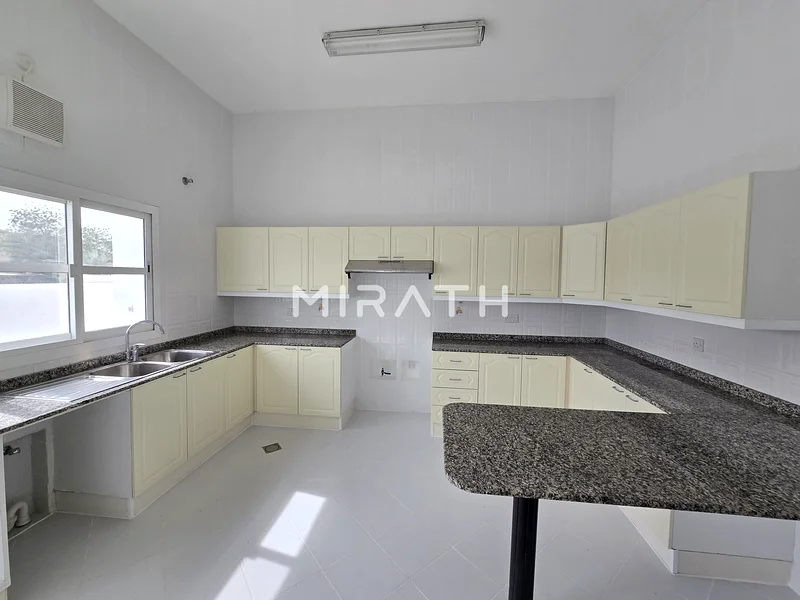 Spacious Independent Villa | 4BR + Private Green63165230198787112
