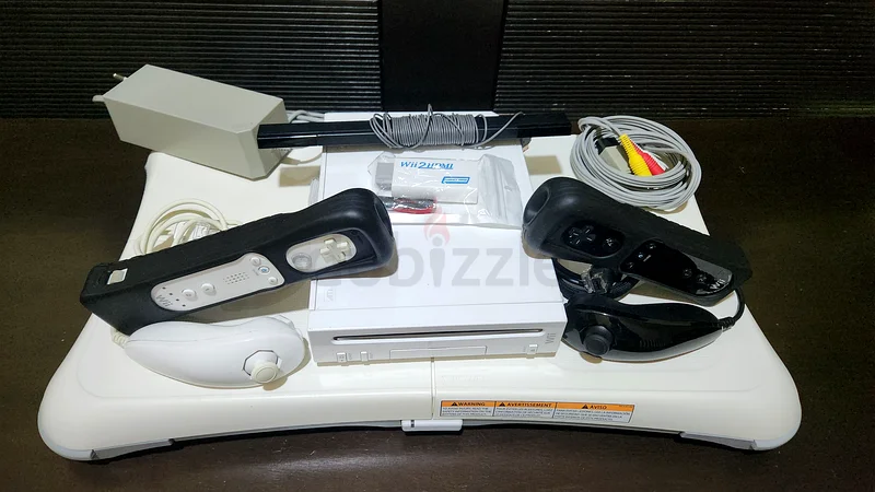 Nintendo Wii with Wii Fit Balance Board,2 controllers and 45 loaded games632311949356831120
