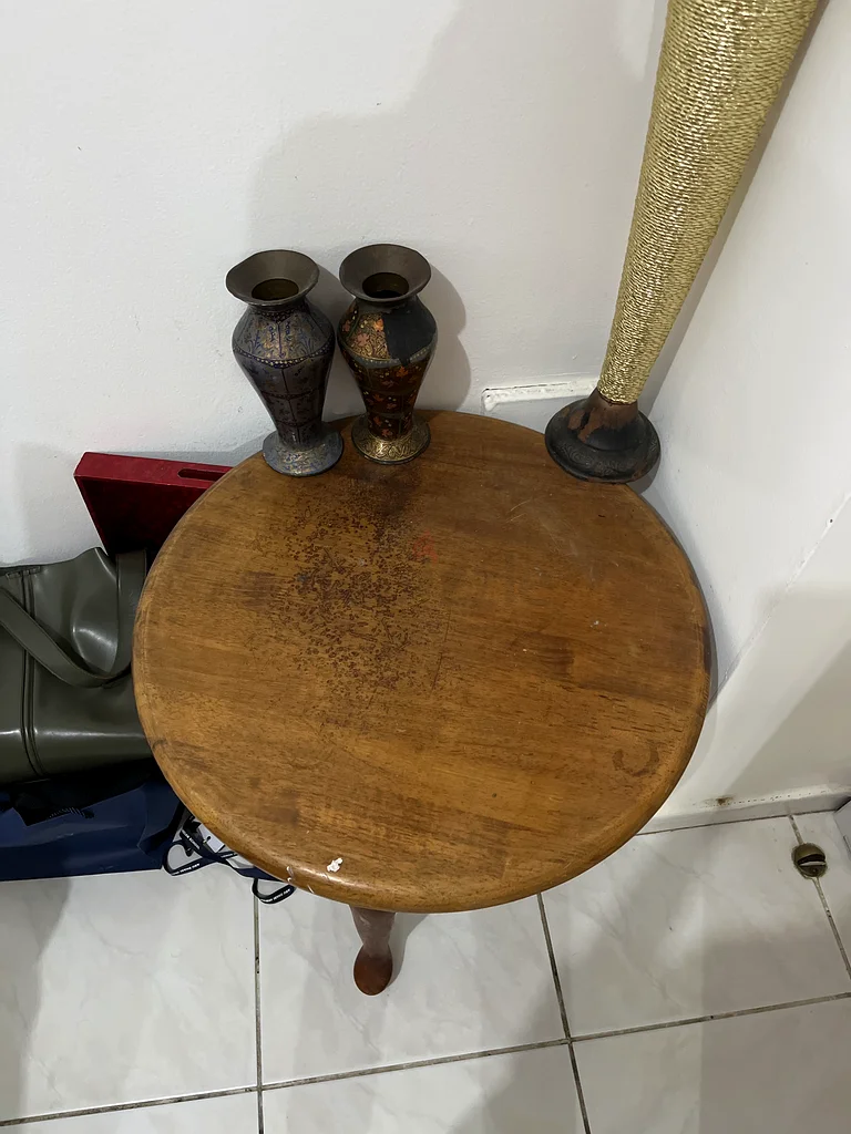 round table for sale (urgent)63216347978370112