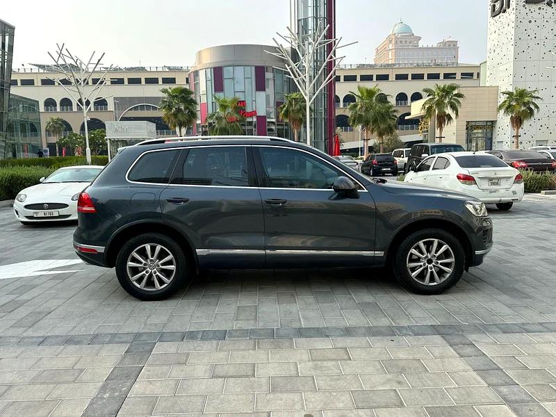 2016 GCC Volkswagen Touareg / Single Owned63154621315714113