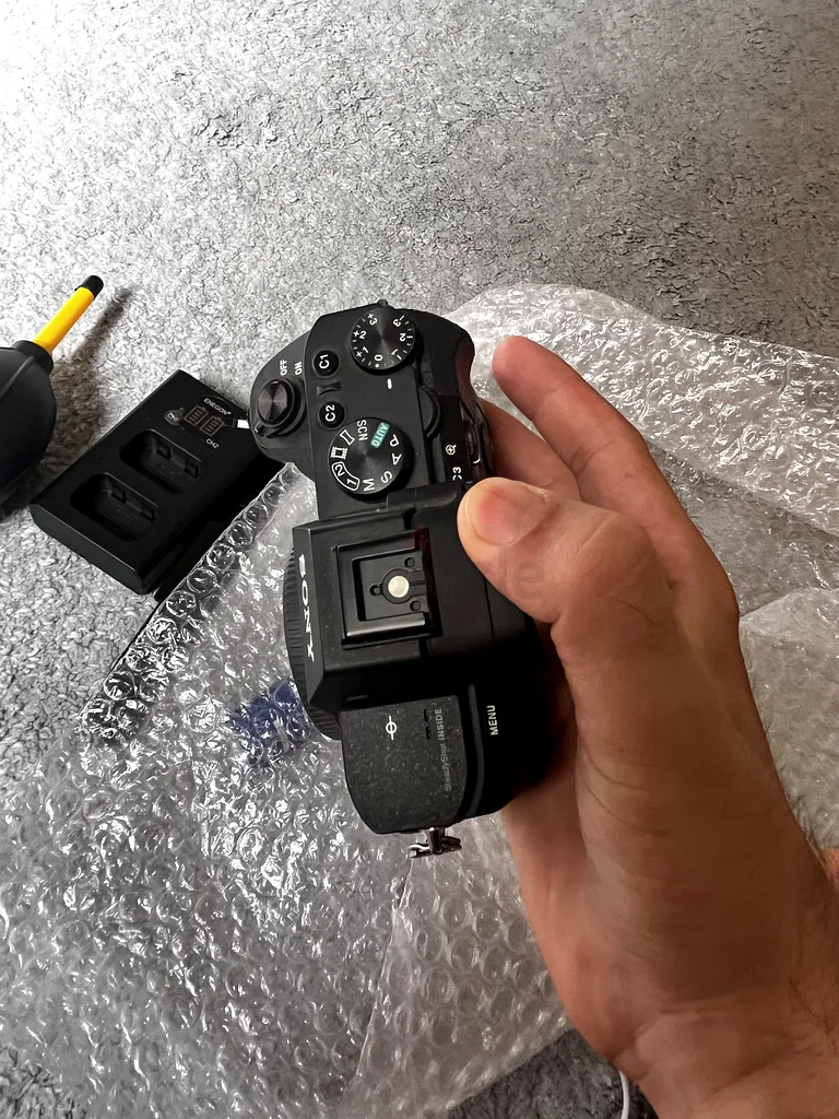 جهاز Sony A7ii مع شاحن بطارية مزدوج، عدد التصوير 1611 فقط، كاميرا رائعة وكأنها جديدة ولا توجد بها أي مشاكل63172221425411112