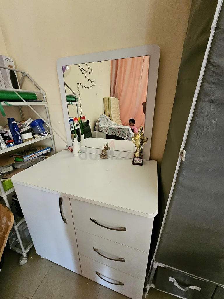 Stylish White Dressing Table with Mirror for Sale631911127462411115