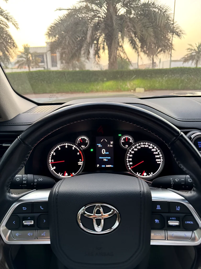 Low Mileage Land Cruiser 2022 GXR 3.5 Twin Turbo Full Options with Al Futtaim Warranty63157886205571113