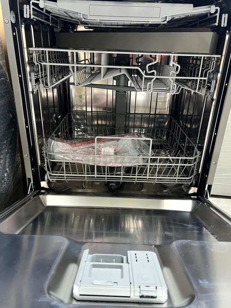 New Hisense Dishwasher 15 Place Setting FreeStanding Silver Without Box63259706329986112