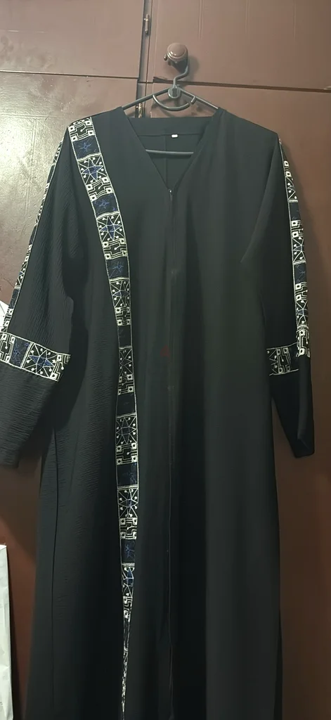 عباية سوداء أنيقة بتطريز زهري63236119587202112
