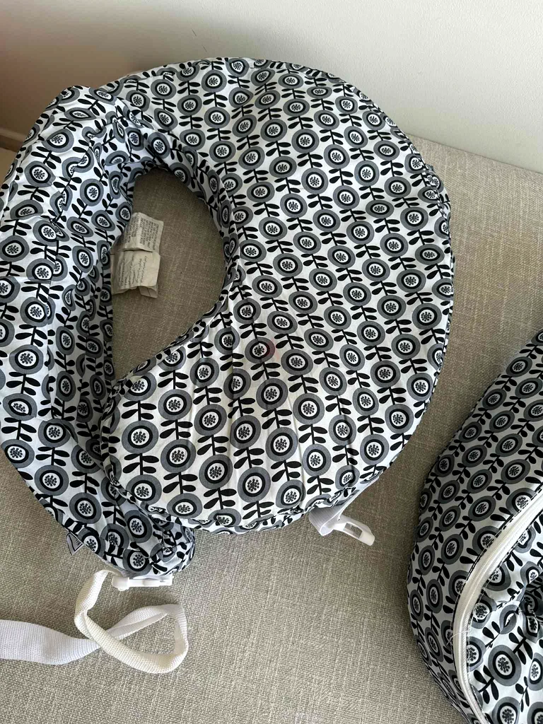 Cozy Nursing Pillow for Comfortable Feeding63202189278339111