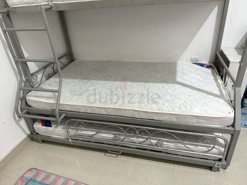 سرير معدني قوي مع مراتب طبية مريحة تحت الضمان63218314335489113