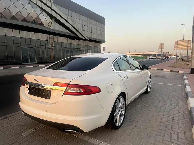 For sale jaguar XF 2010 model 6 cylinder 3.0 L gcc63221303008003112