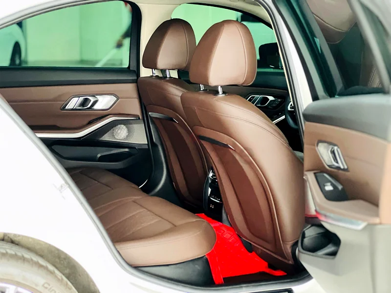 BMW 330i very clean car63158800986881114