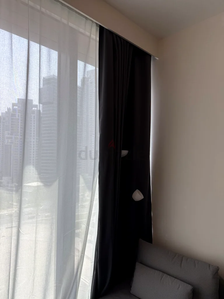 ستائر رمادية أنيقة لإطلالة عصرية63189620119427114