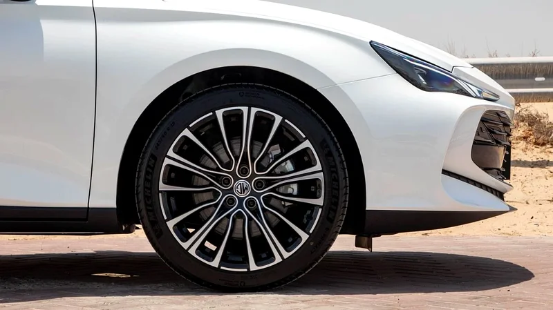 MG 7 Elegance Sport Package with Spoiler 1.5T63221302995585113