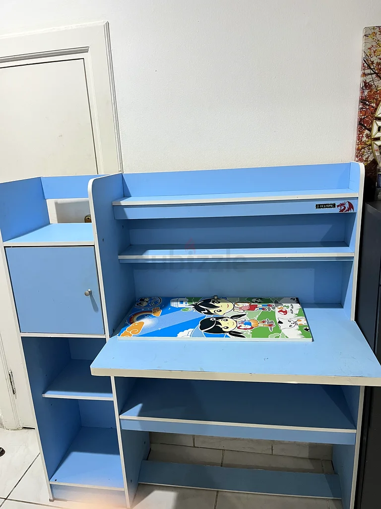 study table for sale (urgent)63219827274882111