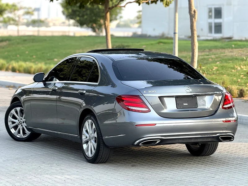 Mercedes E300 2017 model, fully loaded, sunroof, leather, No. 1, in agency condition, American impor63157444798977114