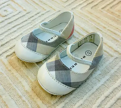 Burberry Baby Shoes - (0-6 Months/Size EU 17)