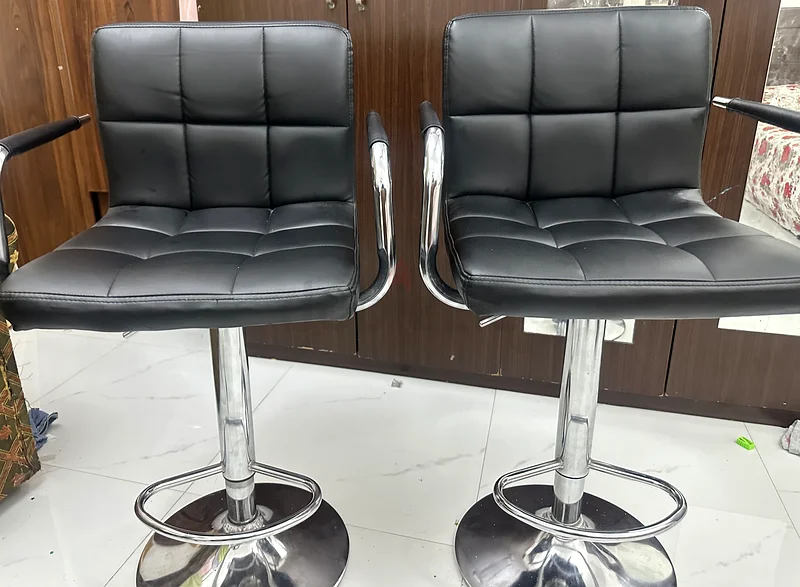 كراسي بار جلدية سوداء أنيقة، 2 قطعة للبيع63216351038209111