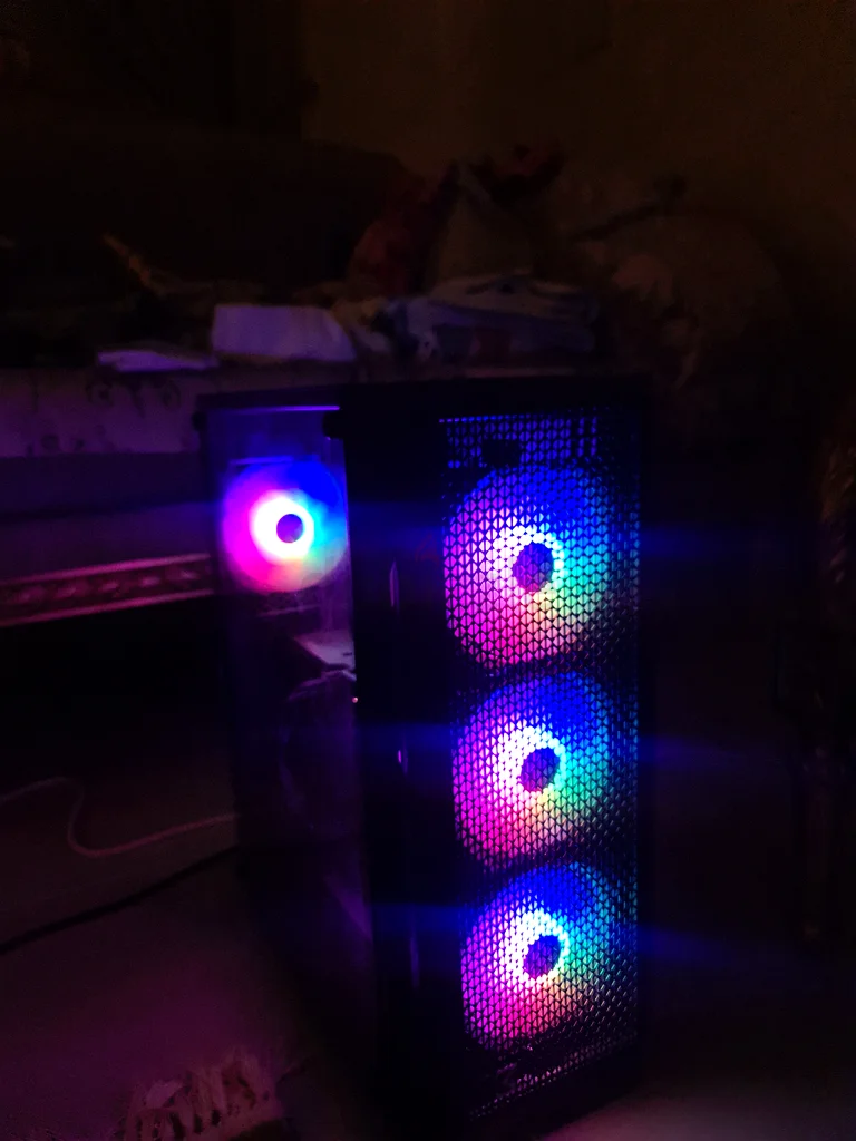 كمبيوتر ألعاب مع معالج i5 من الجيل الثاني عشر + شاشتين + بطاقة رسوميات RTX + ماوس ولوحة مفاتيح - جاهز للعب!63230706986881112