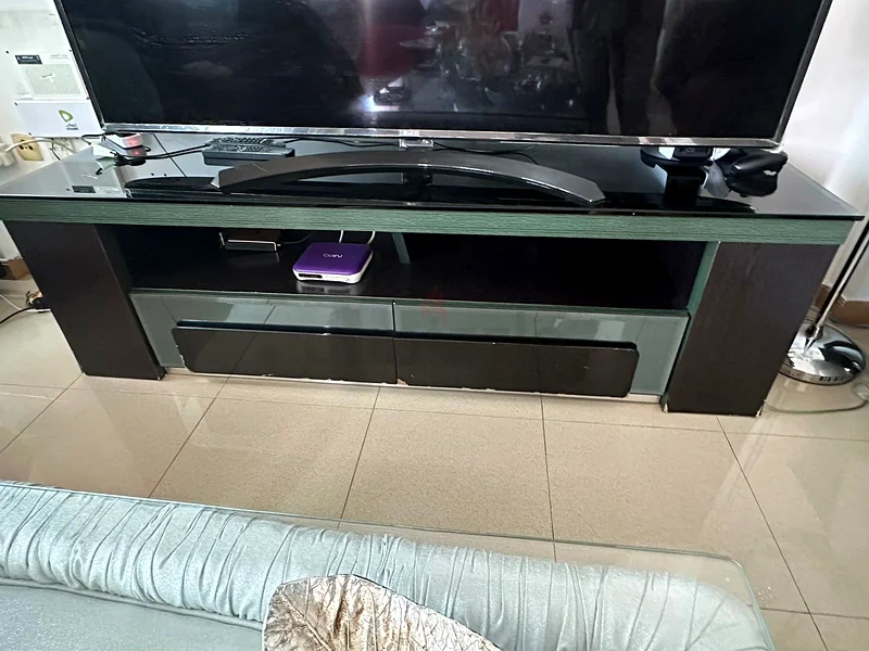 طاولة مرتفعة للتلفزيون63217330121858111