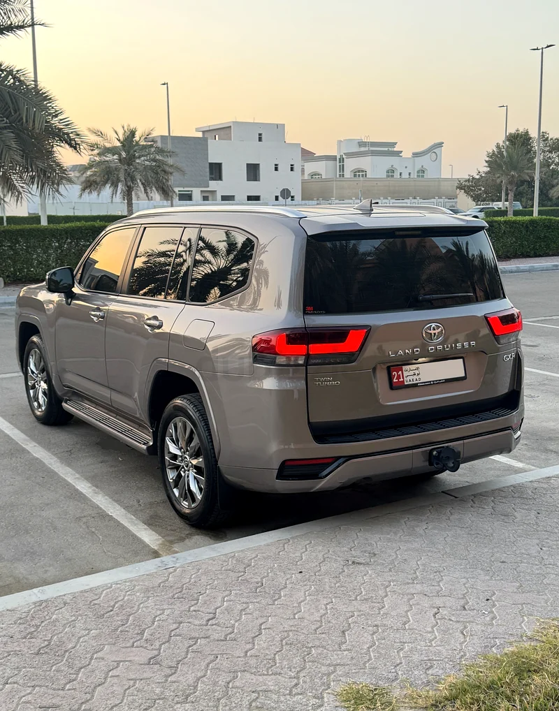 Low Mileage Land Cruiser 2022 GXR 3.5 Twin Turbo Full Options with Al Futtaim Warranty63157886205571112