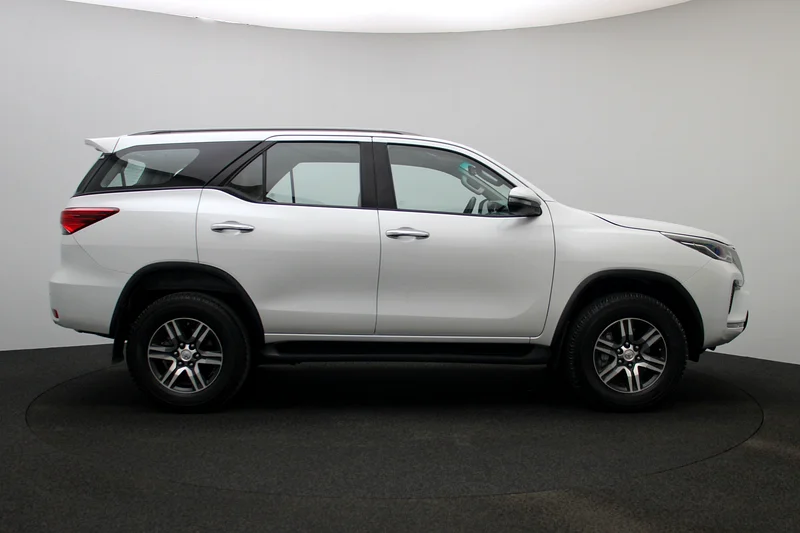 TOYOTA FORTUNER 5 DR P 2.7L AT EXR RA63157443980162114