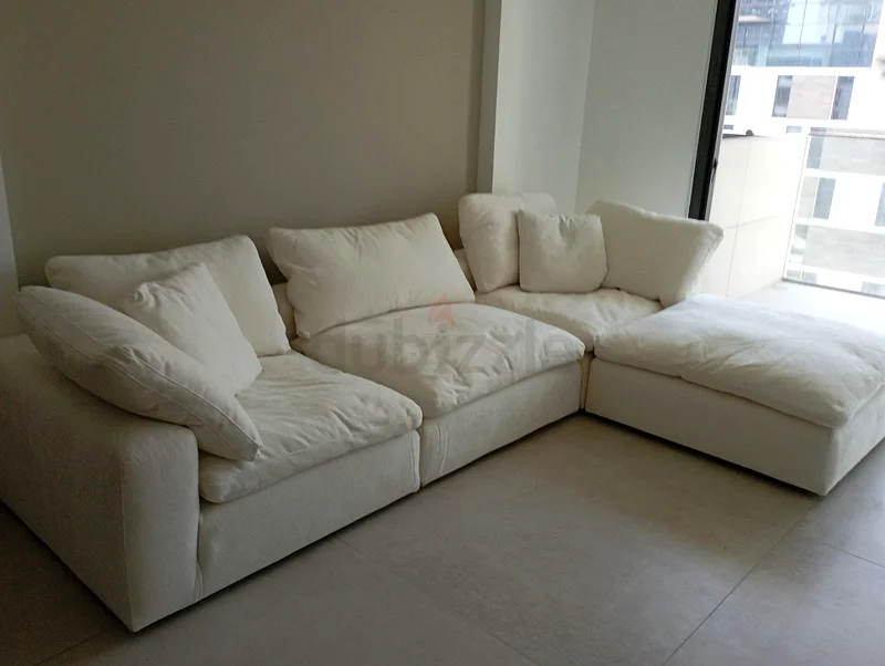 أريكة موديلية لمنزل المارينا بحالة ممتازة مع مسند للقدمين63179393643649111