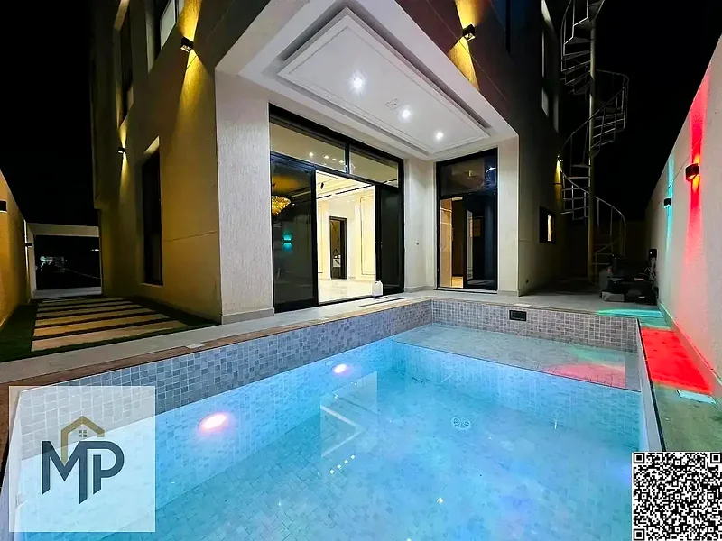 For sale, a modern villa, including registration fees, close to the mosque and services, with a seating area in the courtyard, with no down payment.63899230925185111