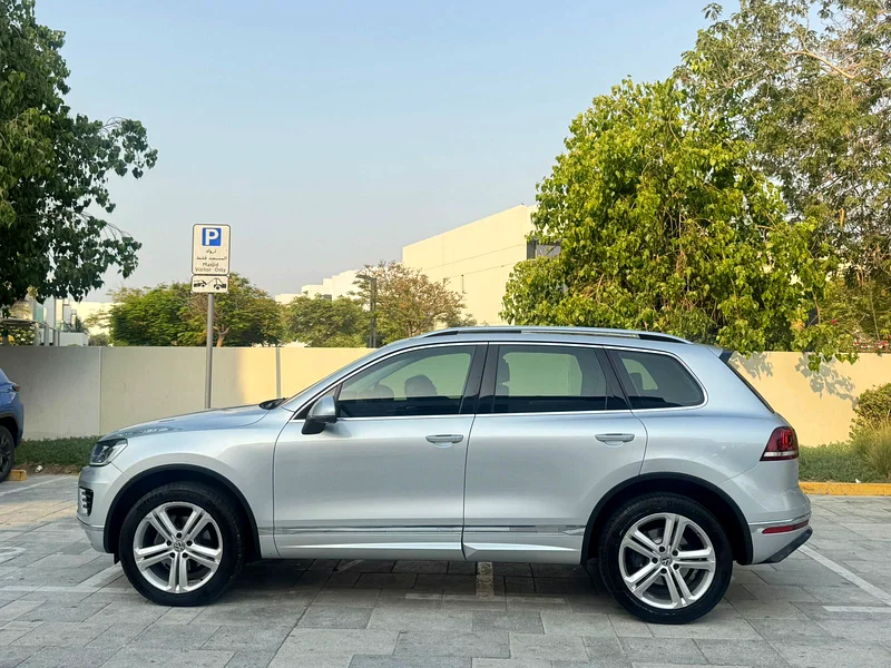 AED 1,065/monthly //GCC 2018 Volkswagen Touareg  R Line 3.6L V6// with FULL SERVICE HISTORY!!!!63154621295747113