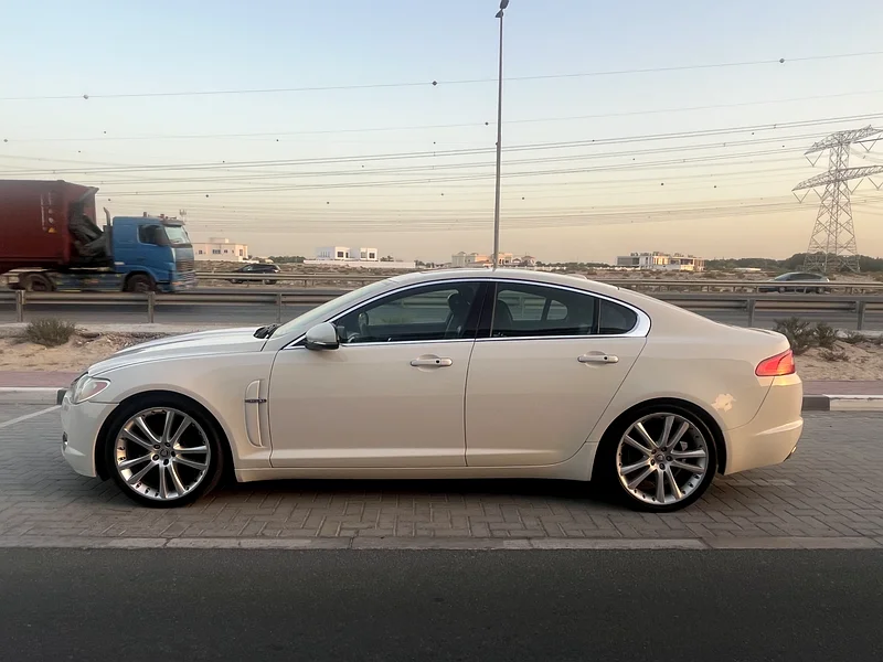 For sale jaguar XF 2010 model 6 cylinder 3.0 L gcc63221303008003114