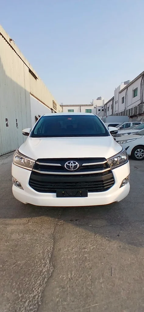 توياوتا إينوفا63157886692482112