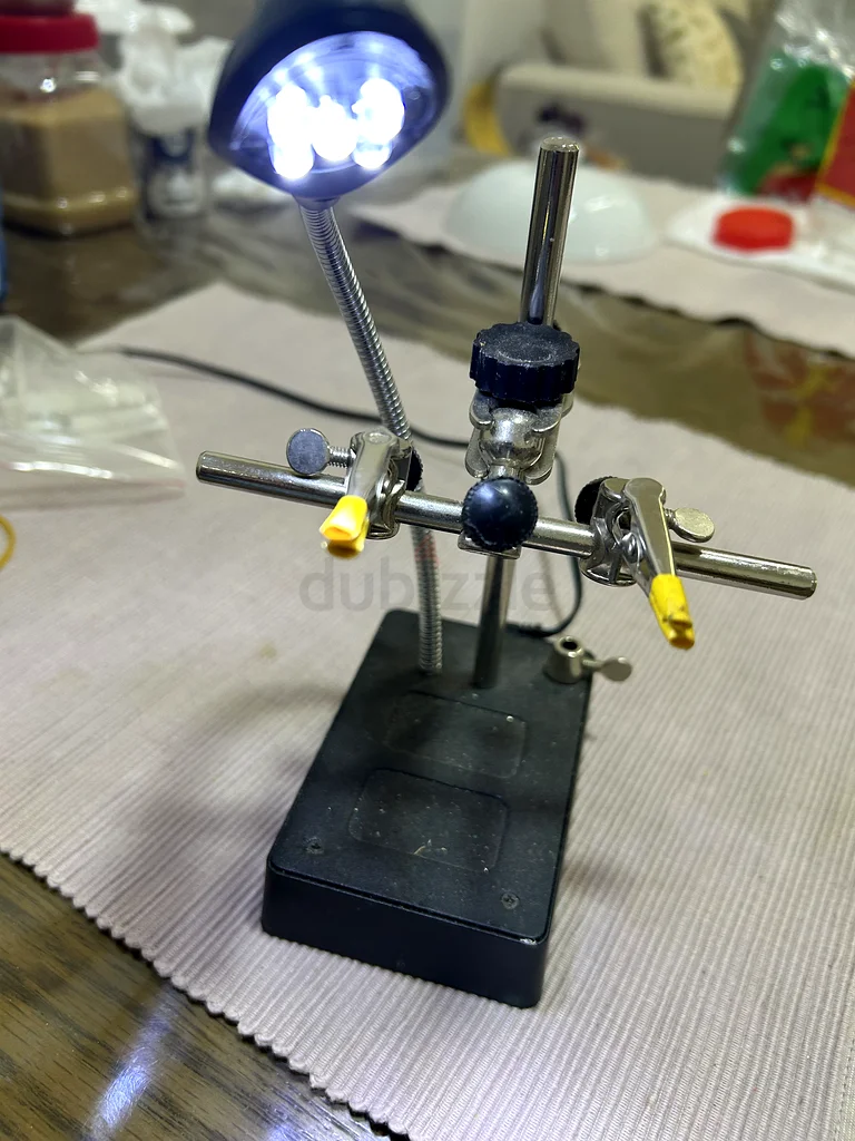 يد مساعدة للحام مع ضوء ليد63221345428098111